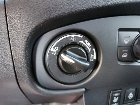 Used 2023 Nissan Frontier PRO-4X w/ Pro-4X Premium Package image 19