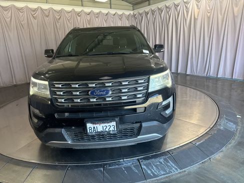 Used 2017 Ford Explorer XLT w/ Equipment Group 201A FWD image 2