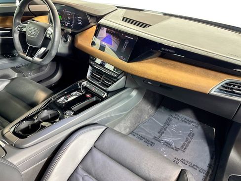Used 2023 Audi e-tron GT Premium Plus image 27