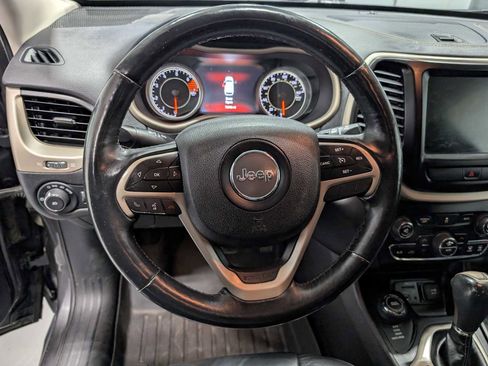 Used 2017 Jeep Cherokee Limited AWD/4WD image 37