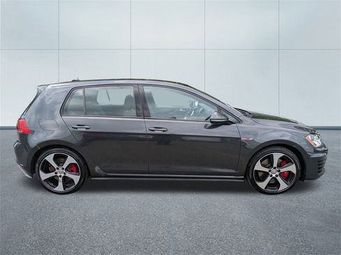 Used 2017 Volkswagen GTI SE image 2