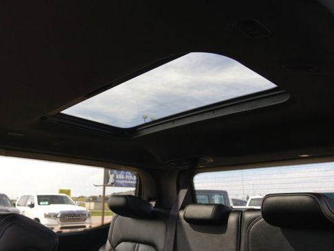 Used 2024 Jeep Wagoneer Series II image 32