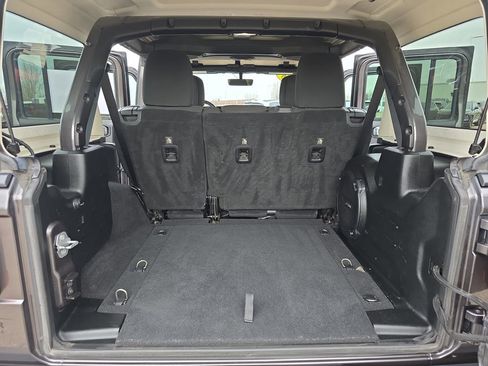 Used 2018 Jeep Wrangler Unlimited Rubicon image 13