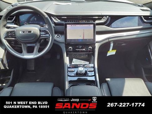 New 2023 Jeep Grand Cherokee Overland w/ Luxury Tech Group IV AWD/4WD image 13