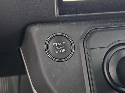 Used 2026 Land Rover Defender 130 X-Dynamic SE AWD/4WD image 32