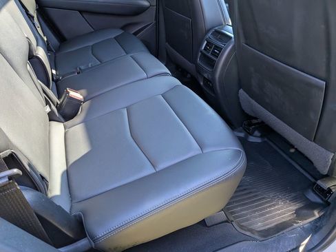 Used 2022 Cadillac XT5 Premium Luxury w/ LPO, ONYX Package image 25