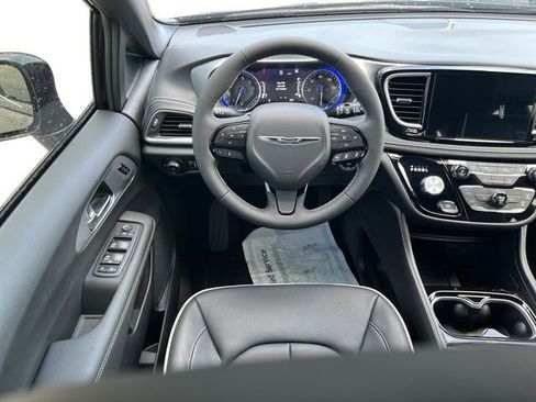 New 2026 Chrysler Pacifica Limited w/ S Appearance Package image 10