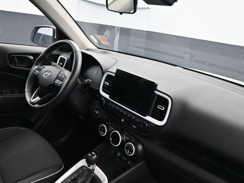 Certified 2024 Hyundai Venue Limited image 12