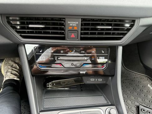 New 2025 Volkswagen Jetta SE image 13