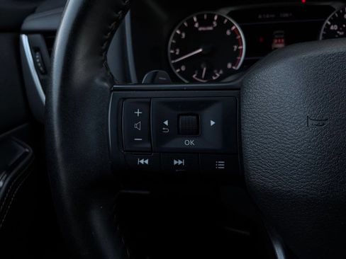Used 2025 Nissan Rogue SV FWD image 34