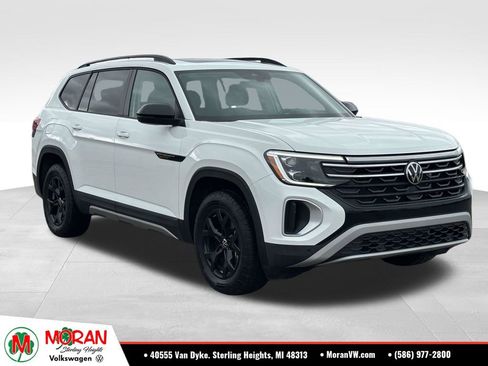 Certified 2025 Volkswagen Atlas Peak Edition SE AWD/4WD image 7