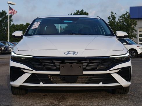 Used 2025 Hyundai Elantra Limited FWD image 5