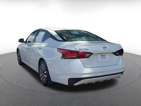 Used 2025 Nissan Altima 2.5 SV FWD image 11
