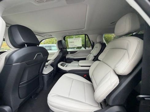 New 2025 Lincoln Navigator L Reserve image 13