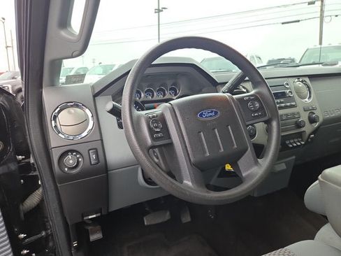 Used 2016 Ford F250 XLT w/ XLT Premium Package AWD/4WD image 9