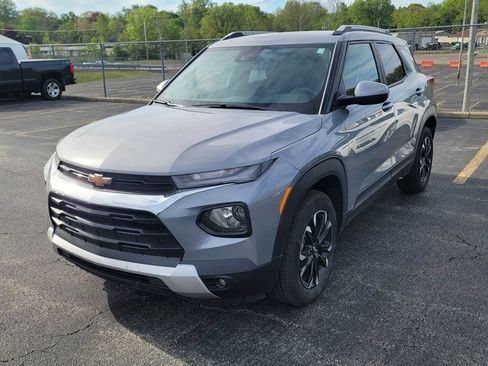 Used 2023 Chevrolet TrailBlazer LT w/ Convenience Package AWD/4WD image 2