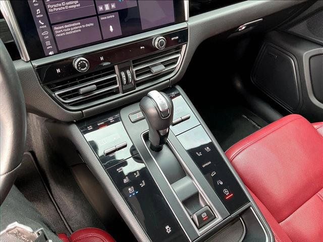 Used 2024 Porsche Macan Turbo AWD/4WD image 23
