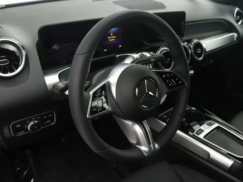 New 2026 Mercedes-Benz GLB 250 image 5