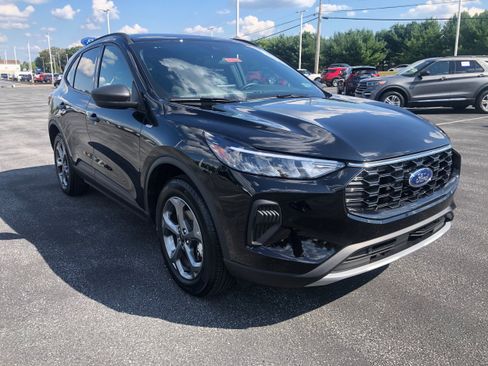 Used 2025 Ford Escape ST-Line w/ Cold Weather Package image 7