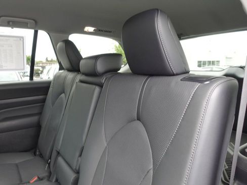 Certified 2025 Toyota Grand Highlander AWD Hybrid image 11