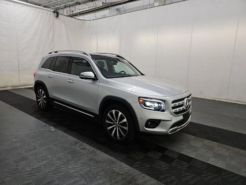 Used 2023 Mercedes-Benz GLB 250 4MATIC w/ Premium Package image 3