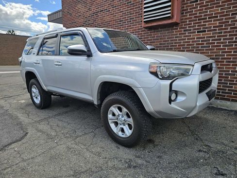 Used 2014 Toyota 4Runner SR5 AWD/4WD image 20