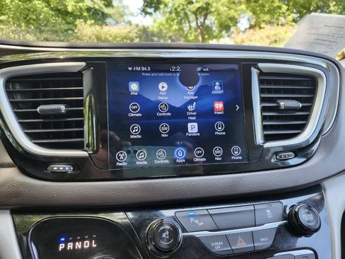 Used 2017 Chrysler Pacifica Touring-L FWD image 13