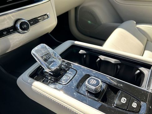 New 2026 Volvo XC90 T8 Ultra w/ Protection Package Premier AWD/4WD image 19