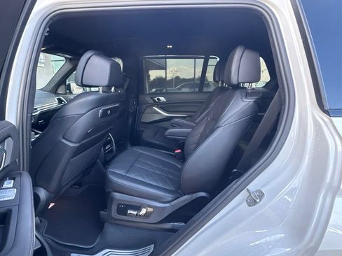 Used 2024 BMW X7 xDrive40i w/ M Sport Package AWD/4WD image 9