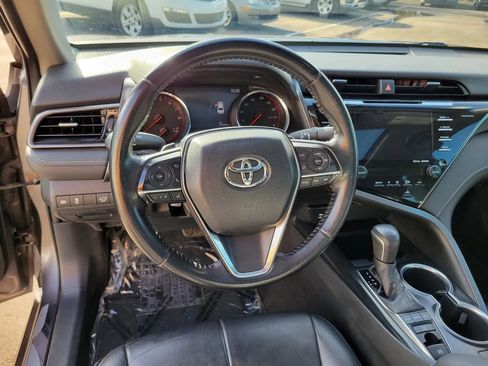 Used 2019 Toyota Camry XSE image 7