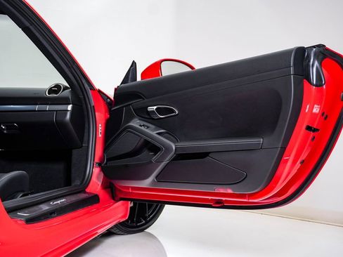 Used 2024 Porsche 718 Cayman RWD image 17