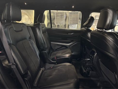 Used 2023 Jeep Grand Cherokee L Altitude image 40
