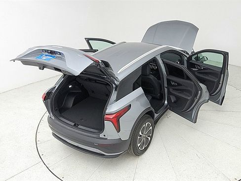 New 2025 Chevrolet Blazer EV LT image 15