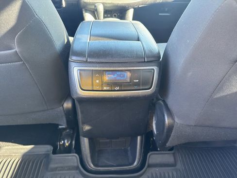 Used 2019 Toyota Highlander LE image 27