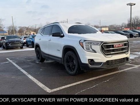 Used 2022 GMC Terrain AT4 image 3