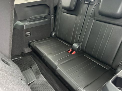 Used 2023 Volkswagen Tiguan SE FWD image 15