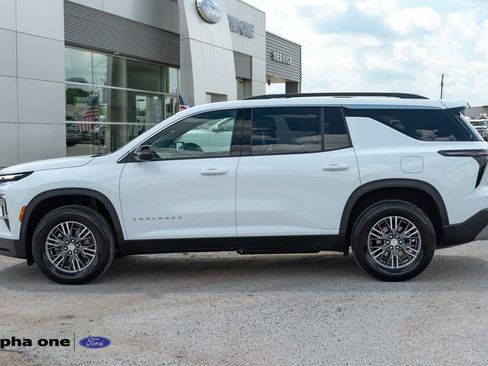 Used 2025 Chevrolet Traverse LT AWD/4WD image 10