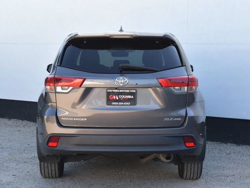 Used 2018 Toyota Highlander XLE AWD/4WD image 41
