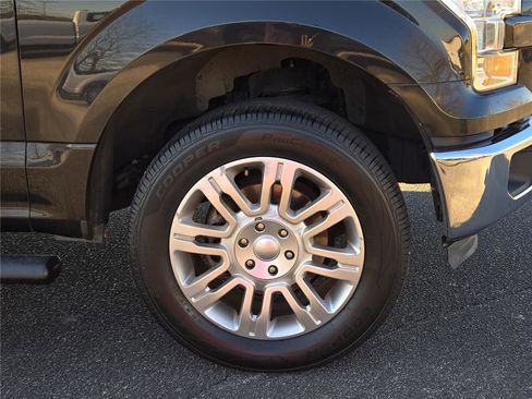 Used 2015 Ford F150 XLT image 4