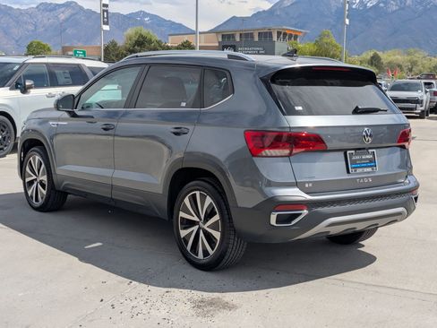 Used 2022 Volkswagen Taos SE FWD image 4