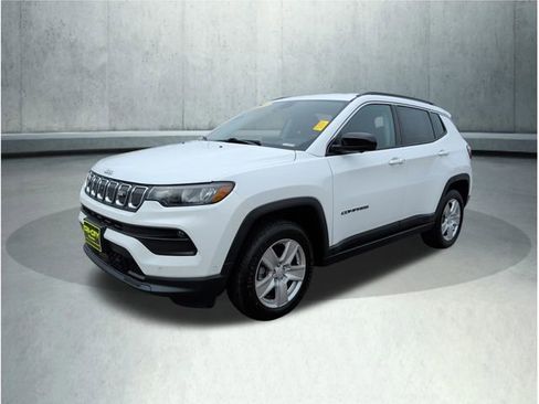 Used 2022 Jeep Compass Latitude w/ Convenience Group AWD/4WD image 1