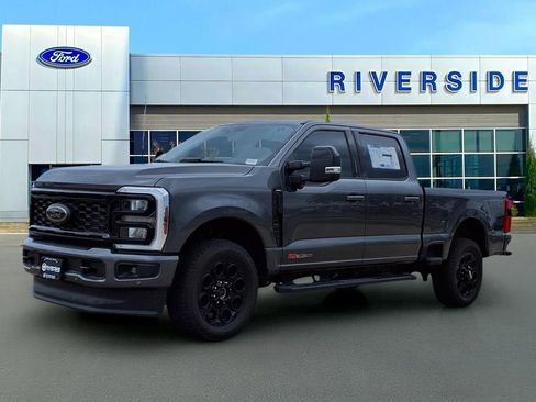 New 2026 Ford F250 Lariat w/ Black Appearance Package AWD/4WD image 3