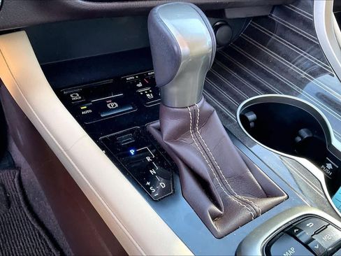 Used 2019 Lexus RX 350L Luxury image 30