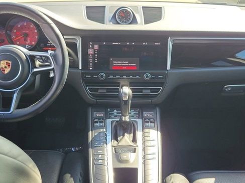 Used 2020 Porsche Macan S image 19