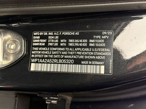Certified 2024 Porsche Macan AWD/4WD image 26