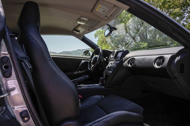 Used 2011 Nissan GT-R Premium AWD/4WD image 30