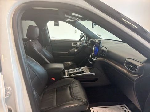 Used 2022 Ford Explorer Platinum w/ Technology Package AWD/4WD image 43