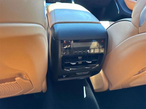 Used 2022 Jeep Grand Cherokee Summit w/ Luxury Tech Group V image 15