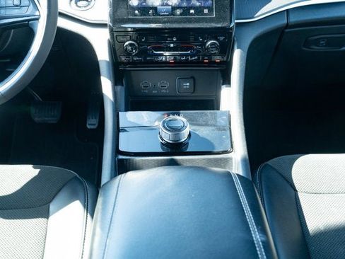 Certified 2025 Jeep Grand Cherokee Altitude AWD/4WD image 31