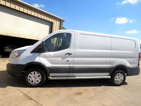 Used 2015 Ford Transit 250 130 Low Roof w/ Exterior Upgrade Package image 30